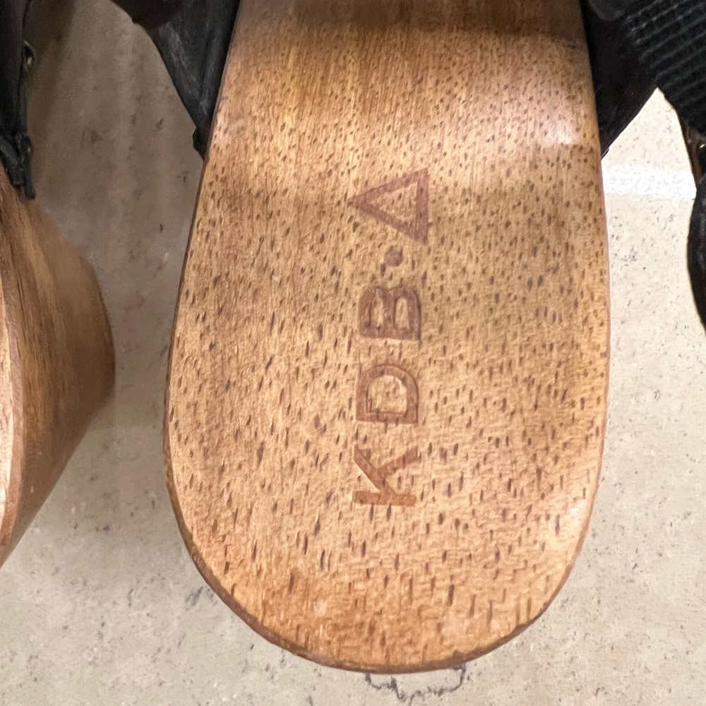 Woman’s Kdb Clog Heel Size 6 Excellent Condition - image 4